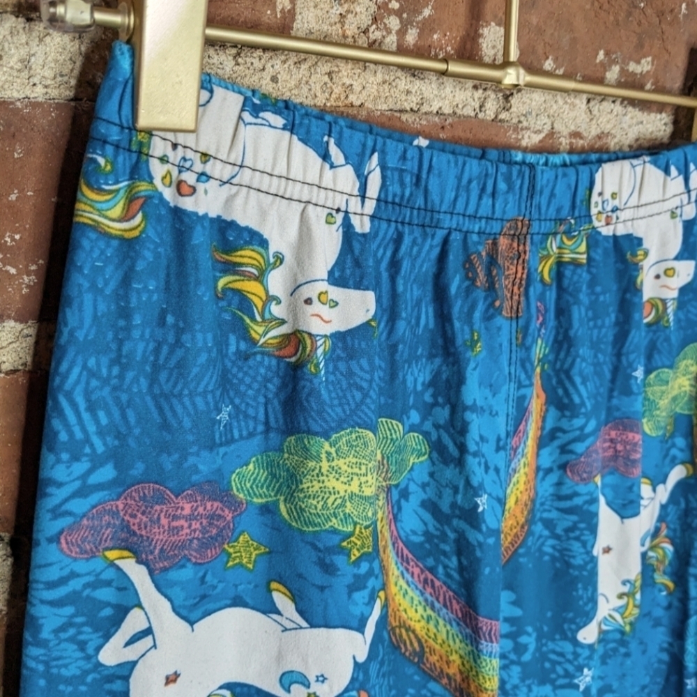 Medium‎ Rainbows & Unicorns Super Soft & Cozy Capri Leggings